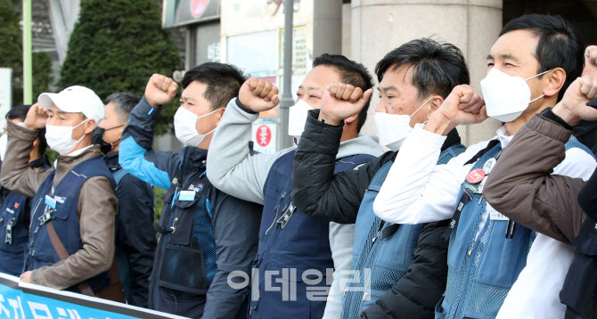 권익위 "택배기사 과로사도 중대재해로 인정해야"