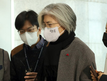 강경화 "바이든 정부와 짧은 시간 내 한미간 호흡 맞출 것"