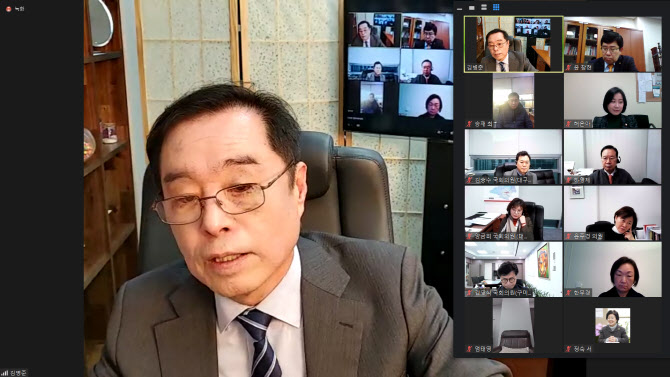 김병준 "비대위원장은 지나가는 것…의원·당원과 소통 해야"
