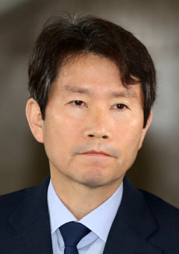 통일부 “이인영 장관-서해 피격 공무원 유족 면담 검토 중”