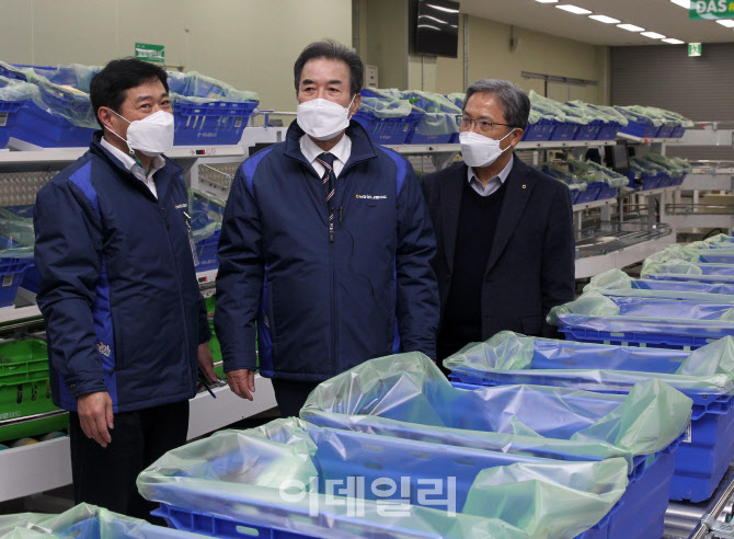 [포토] 성남유통센터 찾은 이성희 농협회장
