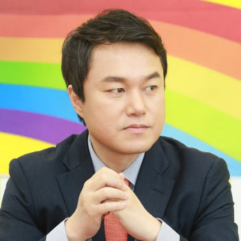 성추행으로 3달만에 사퇴…김종철 정의당 대표 누구?