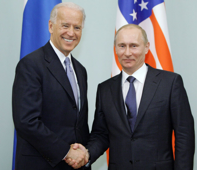 바이든·푸틴 '핵통제협정' 연장 합의했지만…민감 사안 '기싸움'