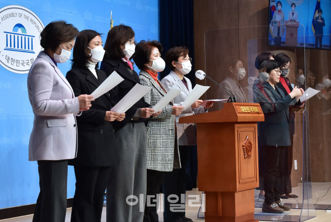 [포토]인권위 결과 발표 관련 기자회견 나선 국민의힘 여성의원들