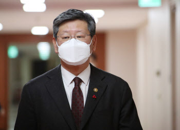"新 부패유형 예측 부족해"…'이용구 봐주기' 논란 속, 警 반부패협의 일침