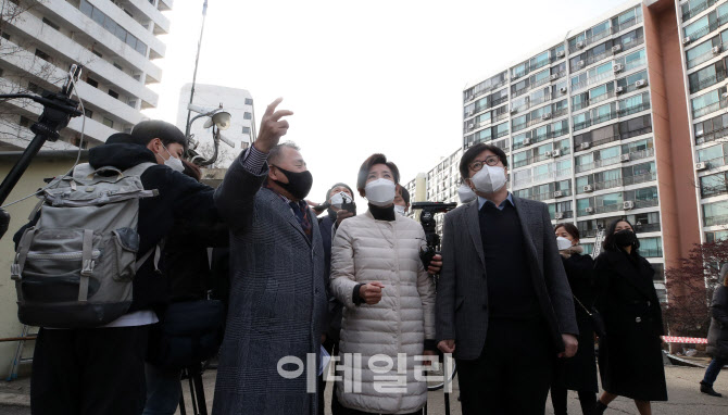 [포토]나경원, 은마 아파트 찾아