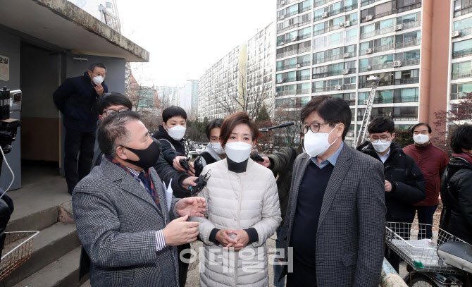 [포토]나경원 국민의힘 서울시장 예비후보, 은마 아파트 찾아