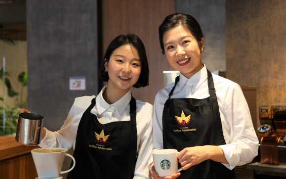 스타벅스, 바리스타 대표 최초 여성 2명 '커피대사' 선발