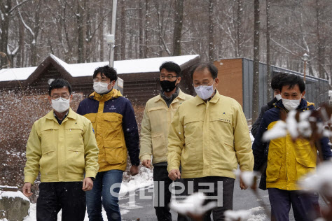 [포토]박종호 산림청장, 국립오서산자연휴양림서 방역상황 점검