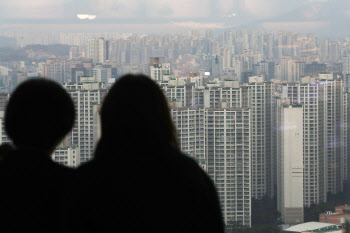 '부동산증여' 칼 빼든 국세청…결국 증여세도 올리나