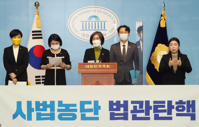 민주당, 헌정 사상 첫 판사 탄핵 추진‥"국회의 의무"(종합)
