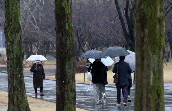 전국 비 내린다…안개·빙판길 주의보