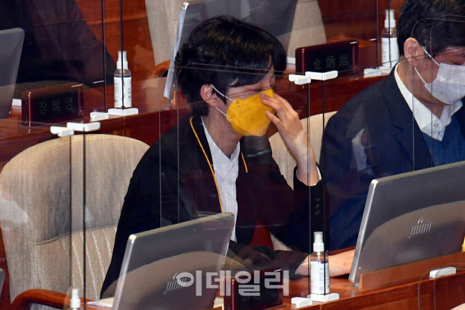 [포토]'부당 해고 논란 제기된 류호정 의원'
