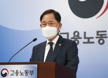 산재 사망 절반 감축·전국민고용보험…코로나로 암초 만난 文정부 노동정책
