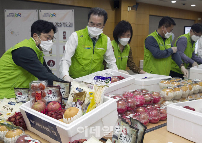 [포토] 우리 농산물 설날 차례상 꾸러미 제작