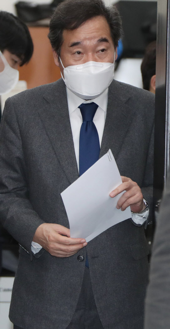 이낙연 “헌정사상 첫 판사 탄핵소추 `사법 발전` 기여 바라”