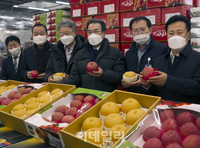 [포토] 이성희 농협회장, 설 성수품 수급상황 점검