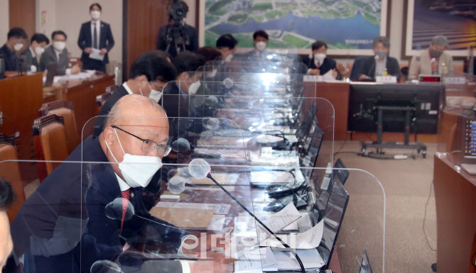 [포토]김희국 의원, '가덕도신공항 공청회 개최 불가''