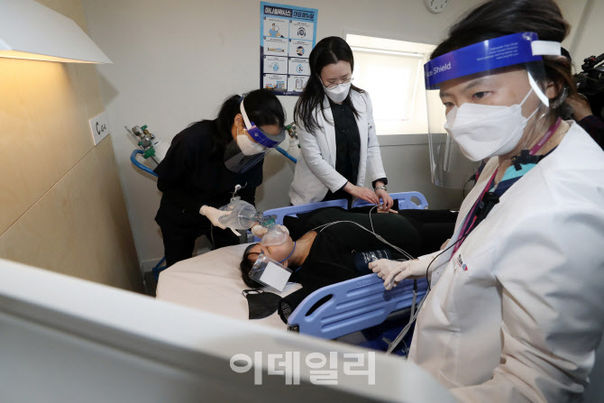 [포토]백신 보관부터 접종 후 관찰까지…실제 상황 가정한 모의 훈련 열려