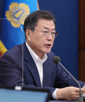 文대통령의 설날 계획…가족모임 대신 지소연 등 국민 8명과 영상통화
