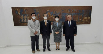 韓 기계·기술로 우즈베키스탄 유물 보존처리