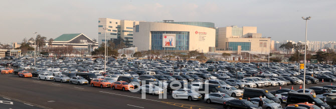 [포토]설 연휴 맞아 김포공항 국내선 주차장은 만차