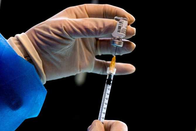 일본, `특수 주사기` 부족에 화이자 백신 1200만명분 날릴 판