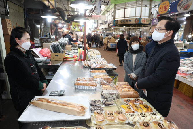 강성천 중기부 차관, 대전 중리시장서 설맞이 민생현장 점검