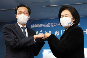 ‘민주 역사’ 박영선 vs ‘저항 동지’ 우상호, 캠프 라인업 윤곽