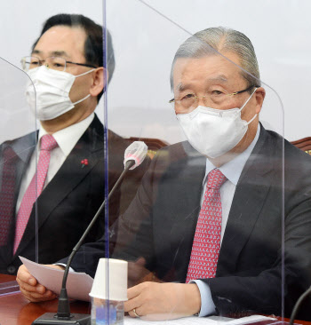 [說의 정치학]"安 이길 수 있다"…국민의힘 띄우는 김종인