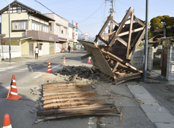 日 정부 "후쿠시마 지진으로 원전 이상은 없어"