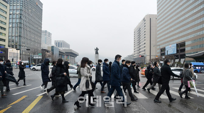 [포토]'연휴 끝나고 출근하는 시민들'