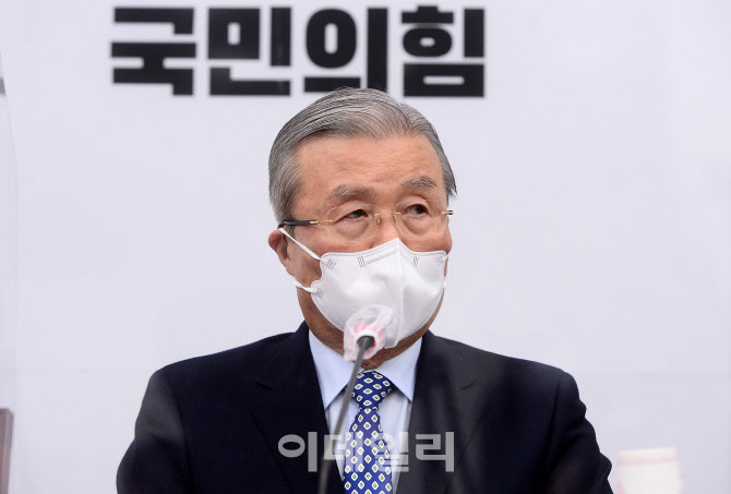 [포토]김종인, '서울시장 후보들...상호 비방, 헐뜯기 자제해야'