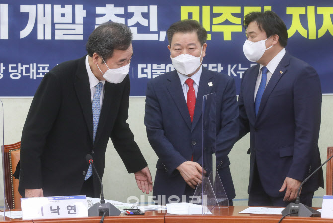 [포토]인사 나누는 이낙연-임병택-박승원