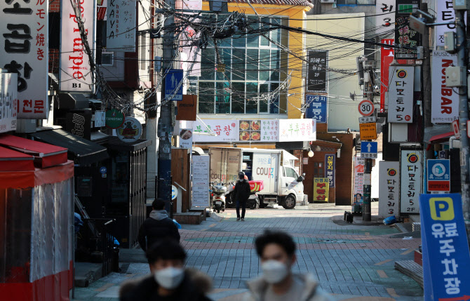 "10시까지 영업? 현실 모르는 소리"…허탈한 '심야영업' 자영업자들