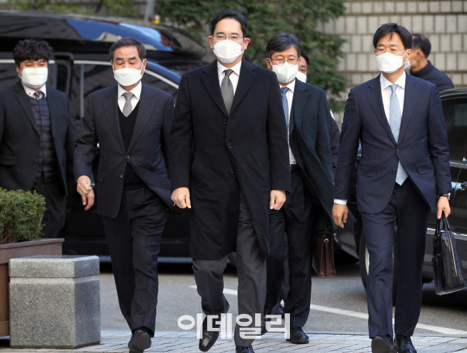 격리 해제된 이재용…서울구치소 독거실로 옮긴 듯