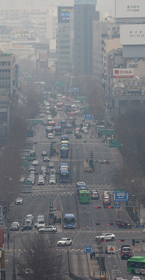 서울 녹색교통지역 운행제한 1년… 5등급 차량 23% 줄었다