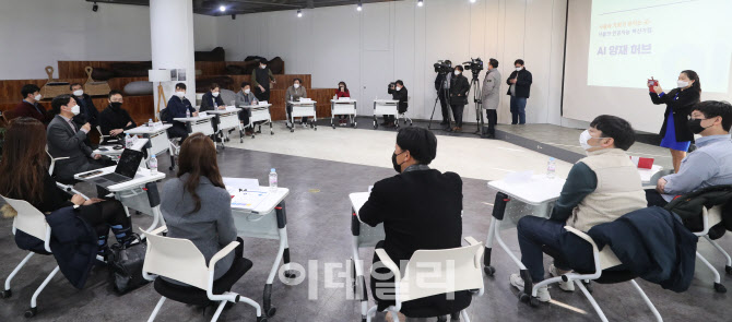 [포토]철수 국민의당 대표, 양재 AI허브 입주사 대표들과 만나