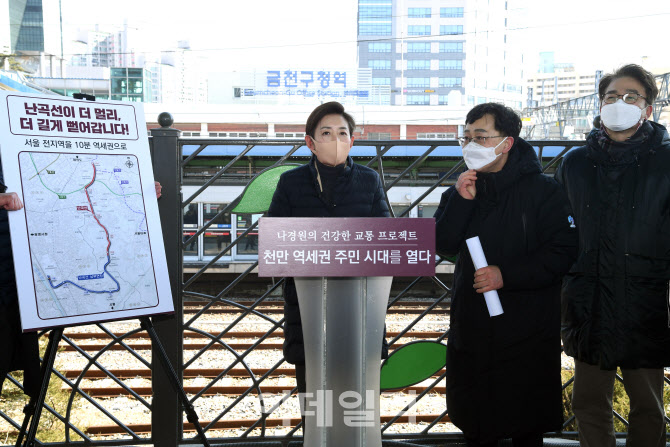 [포토]나경원, '교통 해소 공약 발표'