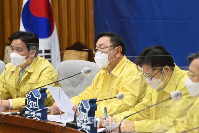 [포토]김태년, 'MB 국정원 불법사찰이 정치공작이라는 野, 적반하장'