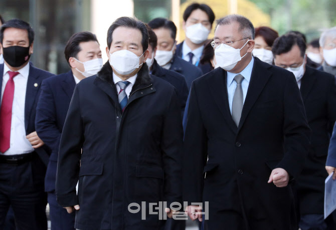 [포토]나란히 걷는 정세균 총리-정의선 회장