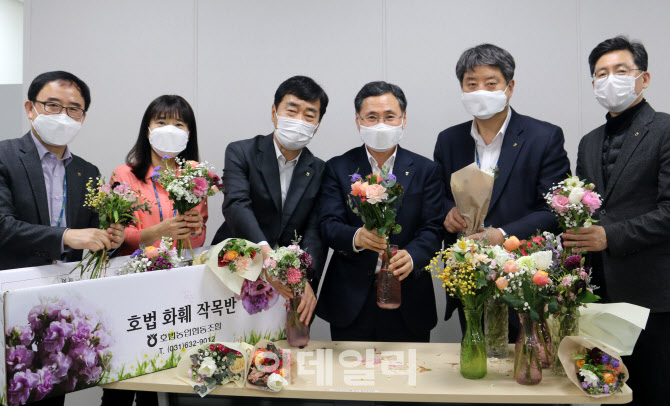 [포토] NH통합IT센터, '사무실 꽃 생활화 운동'