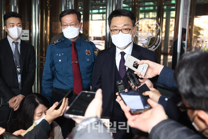 [포토]상호 협력방안 논의 위해 경찰청 찾은 김진욱 공수처장