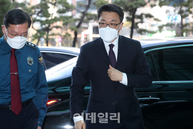 [포토]김진욱 공수처장, 사건이첩을 포함한 상호 협력 방안 논의 위해 경찰청 방문