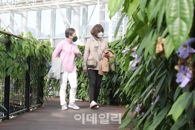 [포토]겉옷을 벗게 되는 날씨