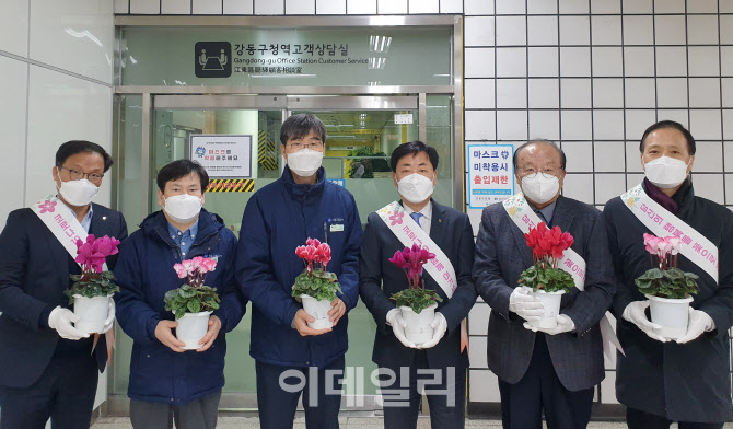 [포토] NH농협무역, '꽃 나눔, 행복 나눔' 캠페인