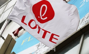 곳곳서 짐 싸는 직원들…감원 칼바람에 뒤숭숭한 롯데(종합)
