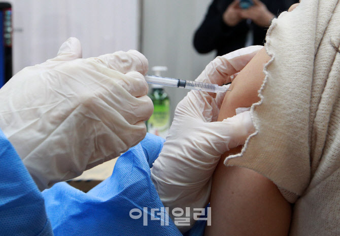 [포토]AZ 백신 접종