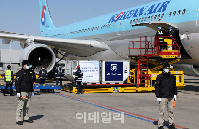 [포토] 국내 첫 도착한 화이자 백신