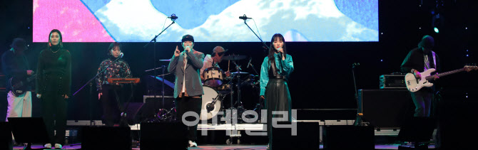 [포토]이날치, 핫한 무대